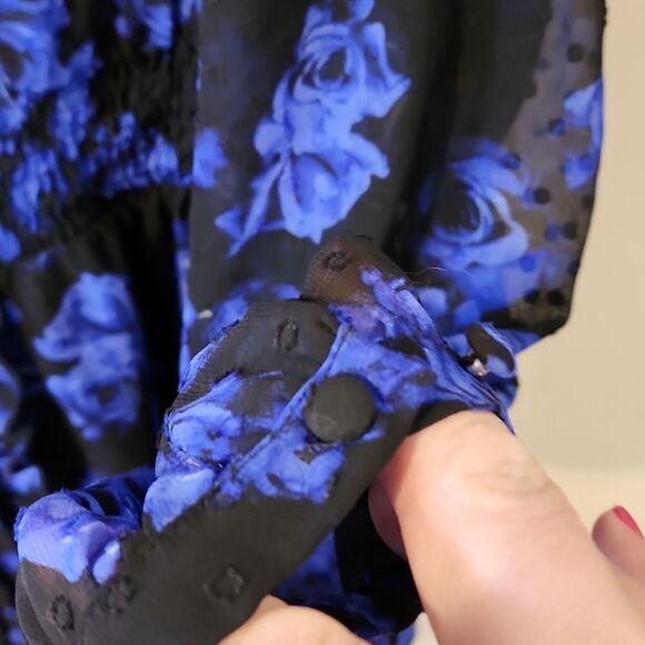 Georgeous Torrid top size 3 excellent condition - Picture 6 of 7